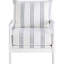 Chaise de salon à rayures blanches et bleu marine, rehausse le style intérieur de la chaise avec garniture - apparence générale