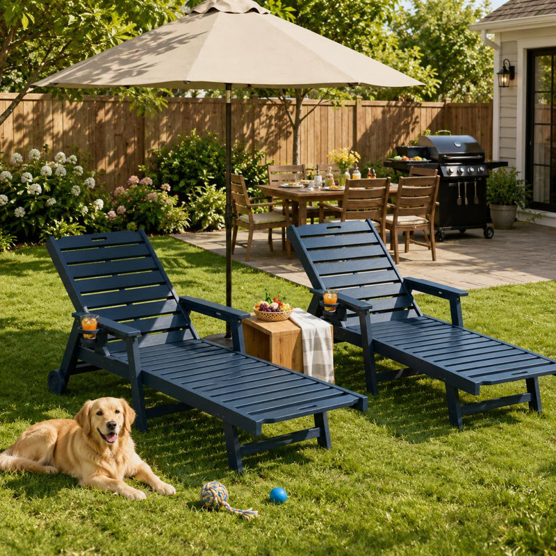 Ensemble de 2 chaises longues de patio en PEHD, fauteuil inclinable réglable à 5 positions avec porte-gobelet et roulettes, chaise longue d'extérieur de piscine robuste, bleu marine