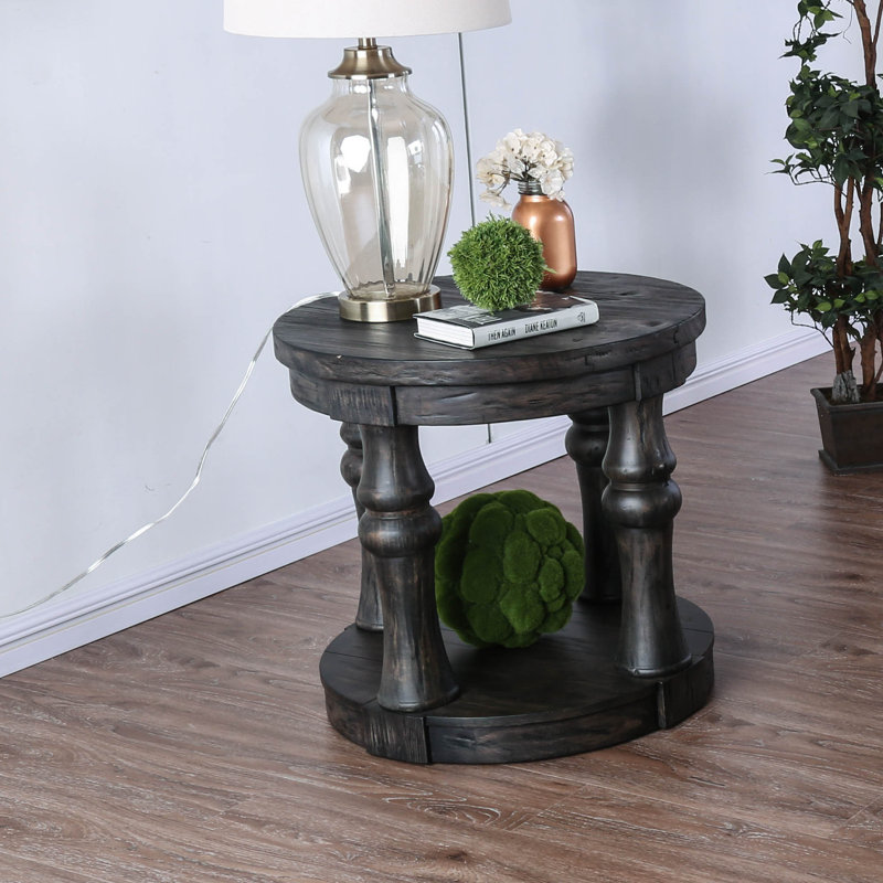 Table de bout avec tablette de rangement en bois massif Scaggs, Gris antique
