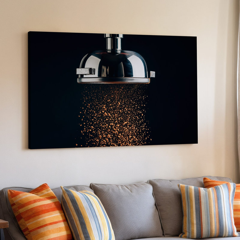 Toile, une élégante cuillère à café métallique plane au-dessus d'une riche cascade d'art de café fraîchement moulu, créant un art visuel spectaculaire sur toile