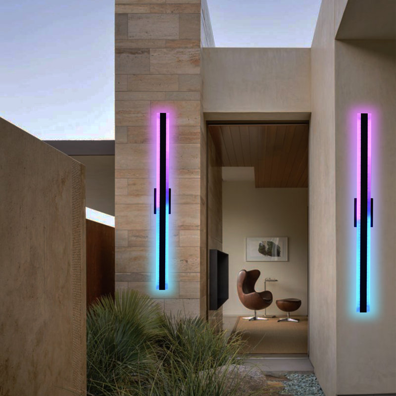 Ensemble de 2 luminaires muraux d'extérieur de 48 pouces RVBW, applique murale linéaire étanche IP65 avec télécommande pour la réception de garage