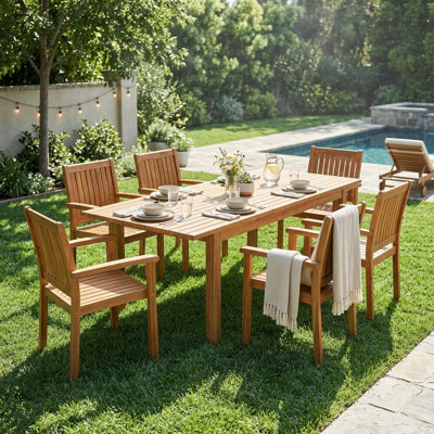 7 pièces de patio en bois, 6 chaises et 1 table pour la piscine au bord de la piscine, avec une conception de lattes sophistiquée, une terrasse dans la cour, un charme rustique de résistance naturelle