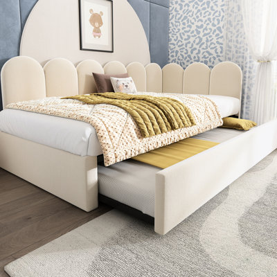 Lit simple, beige, structure en métal, espace coulissant, taille de matériau de velours beige, peau, petit espace
