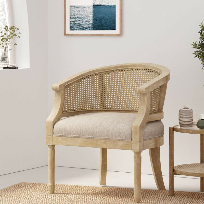 Chaise d'appoint classique classique beige avec structure en bois patiné et accoudoirs rembourrés de sangles de canne, Beige