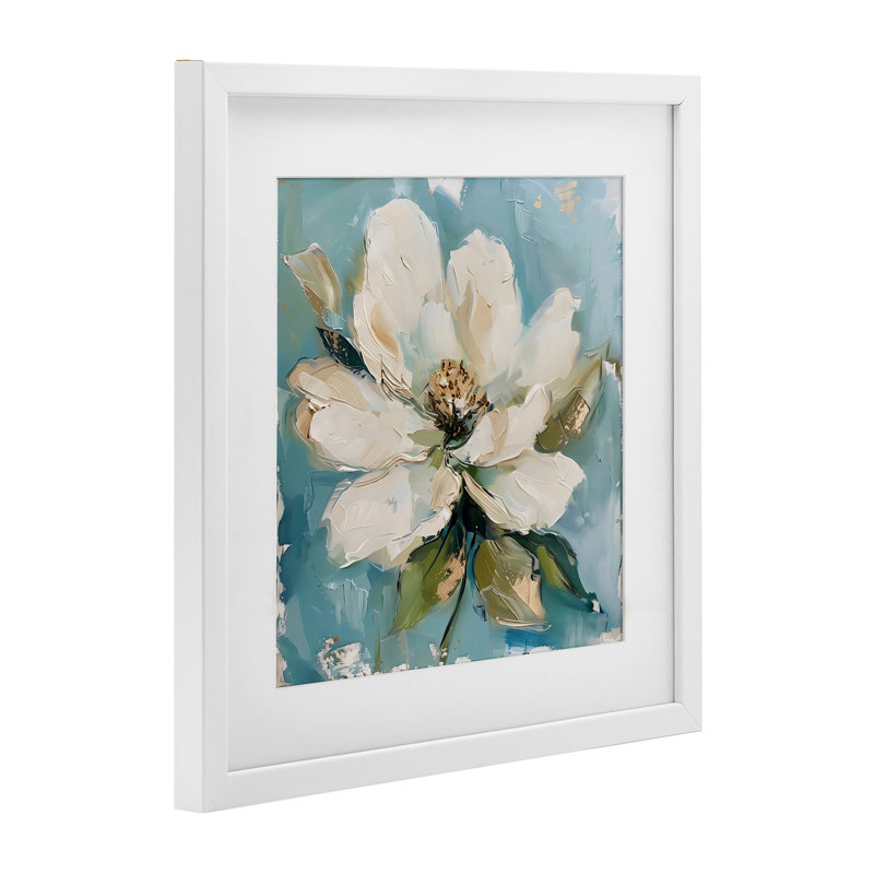 «White Floral Blues», reproduction sous verre encadrée par LSR Creative Studio, H 16 po x l 16 po, Cadre blanc côtier