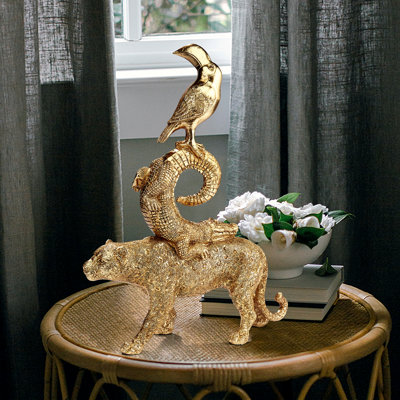 Figurine animal exotique empilée en trio