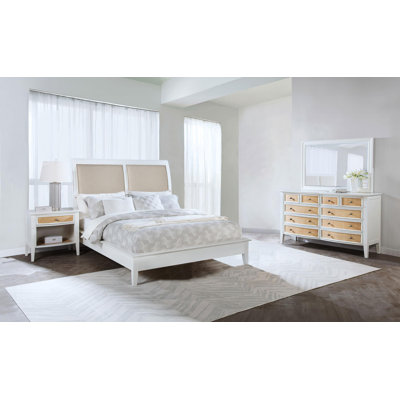 Kahn 4-piece Eastern King Bedroom Set White