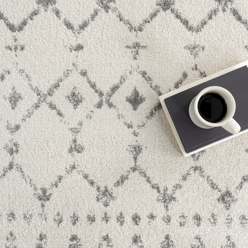 Giannini Geometric Moroccan Area Rug in Gray/ Off White, Round 6'