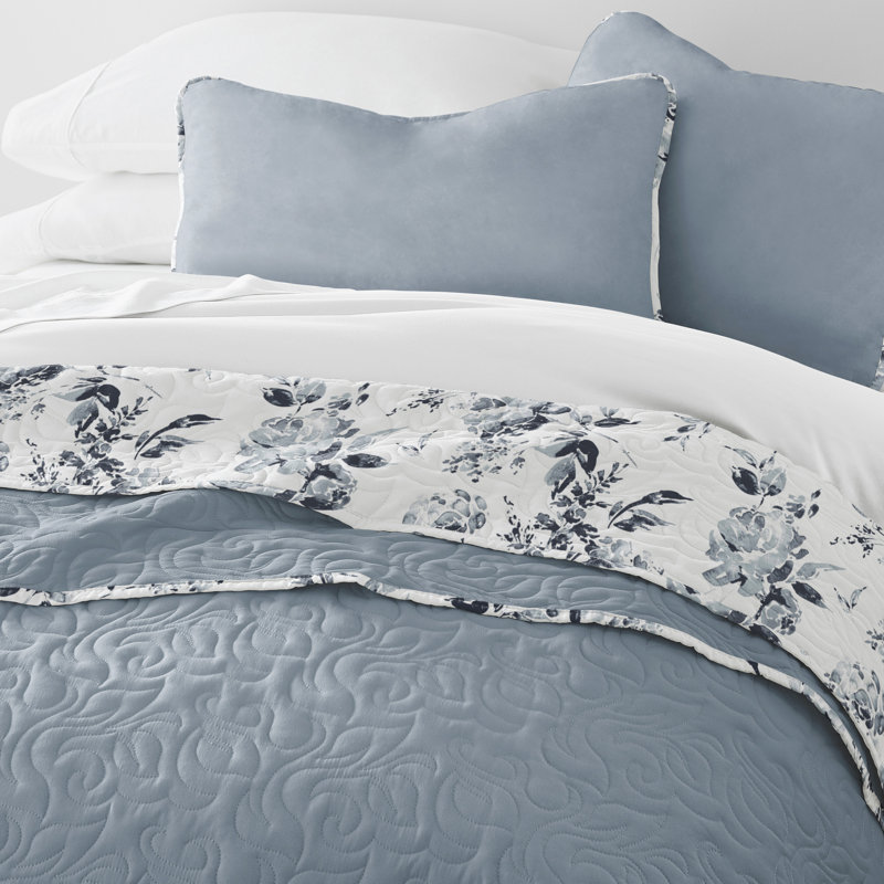 Quilt Set- Lightweight - All Season Quilted Coverlet - Rose Garden Light Blue, Queen Quilt + 2 Standard Shams