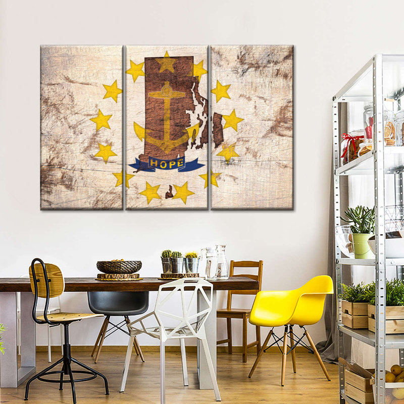«State Map Over Rhode Island Flag», reproduction sur toile 3 pièces, H 24 po x l 38 po x P 1,25 po