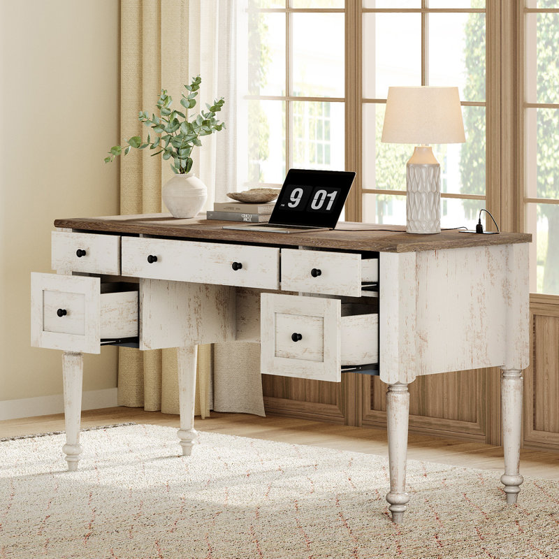 Bureau de direction Corretta Farmhouse 56'' avec 5 tiroirs, bureau pour bureau à domicile avec station de recharge, bureau d'ordinateur en bois avec compartiment de rangement arrière, bureau pour le travail et les études
