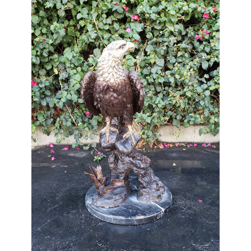 Grande statue d'aigle en bronze montée sur marbre - Taille: L 21 po x l 23 po x H 35 po.