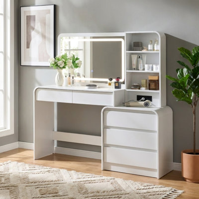 Grand meuble-lavabo moderne l 55 po avec 5 tiroirs et tablettes réglables, miroir lumineux à DEL et prises de courant pour la chambre à coucher