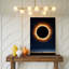 Toile, "Une scène céleste à couper le souffle" représentant une éclipse totale de soleil où l'art mural est une silhouette sombre parfaitement circulaire de la lune-583025784