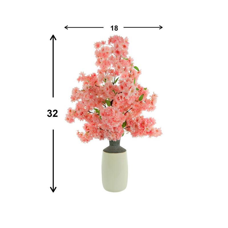 Arrangement de fleurs de cerisier dans un vase
