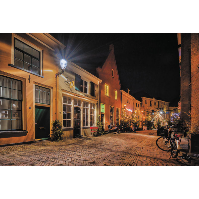 Nighttime City Street 2, H 20 po x l 30 po, Non, Cadre photo noyer