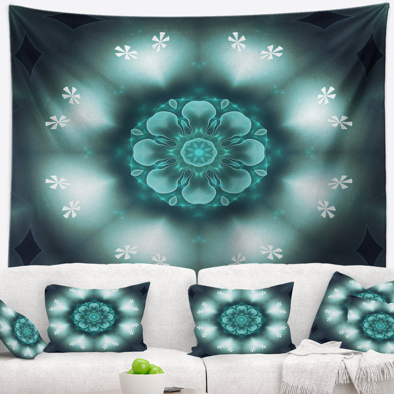 Tapisserie florale en forme de mandala, H 50 po x l 60 po
