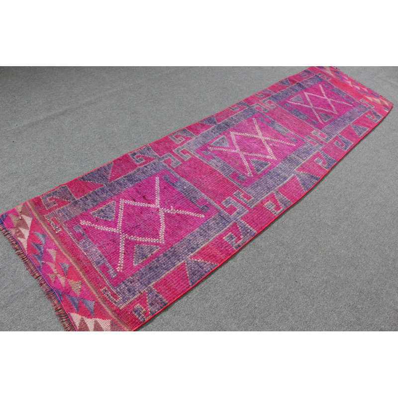 Tapis turc antique tissé à la main dans une magnifique teinte mauve parfaite pour rehausser la cuisine