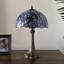 Lampe de table Maberry Tiffany vitrail mauve avec feuilles vertes et ampoule DEL incluse