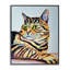 Giclée rayée orange, pose de Tatiana Roberts-406560161-406560160