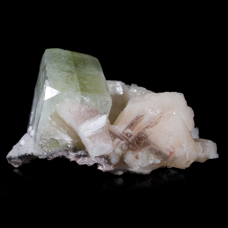 Apophyllite cubique avec Stilbite