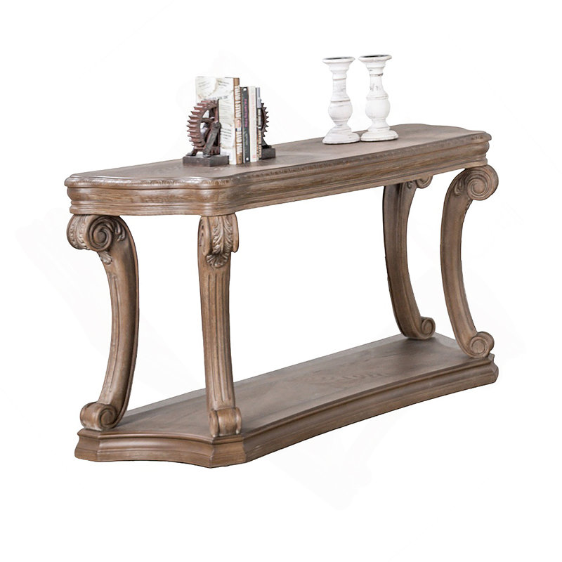 Élégante table de canapé de style transitionnel avec grande tablette ouverte, pieds à volutes et moulures dentelées au fini chêne vieilli
