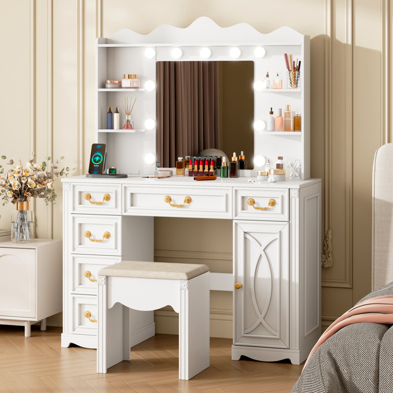 Ensemble coiffeuse en bois manufacturé avec miroir à DEL et prises , Blanc / Gris