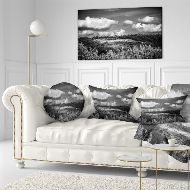 Coussin Schafer Landscape Hills Under Cloudy Sky