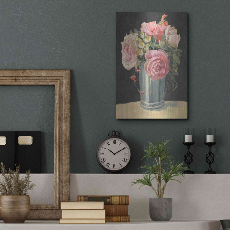 «Silver Vase II On Black» par Carol Rowan, H 16 po x l 12 po 