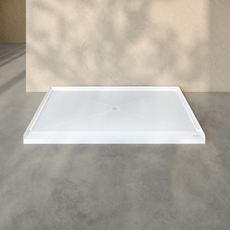 Base de bac de douche 64 x 36 ADA avec drain central blanc brillant Alliance