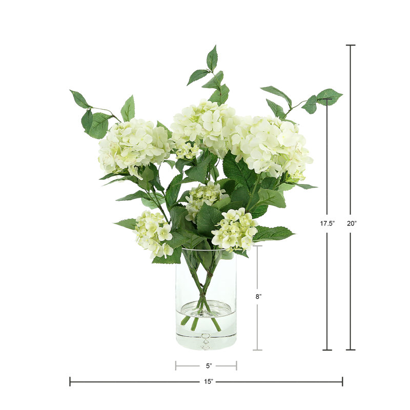 Arrangement floral d'hortensias dans un vase