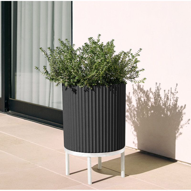 Jardinière Demi Series avec support, 1, H 22 po x l 14,75 po x P 14,75 po, Noir / blanc