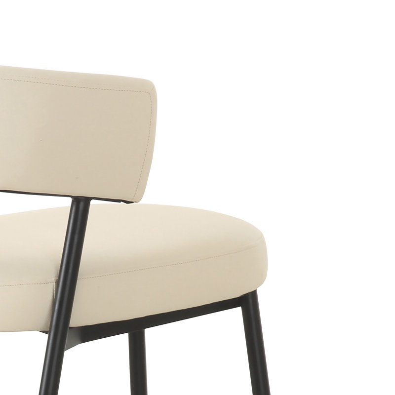 Chaise en cuir crème végétalien