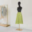 Mannequin de magasin de vêtements féminin-117247246