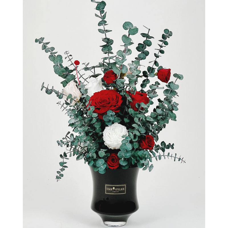 Arrangements floraux mixtes dans un vase