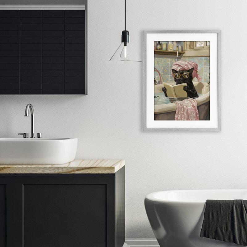 «Kitty Care Bathaign», reproduction encadrée sous verre, design par LSR Design Studio, Cadre de ferme gris, H 23 po x l 17 po