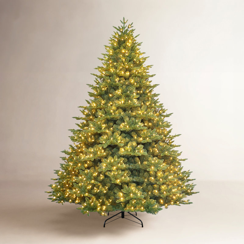 Sapin de Noël pré-éclairé Noble, H 8,5 pi