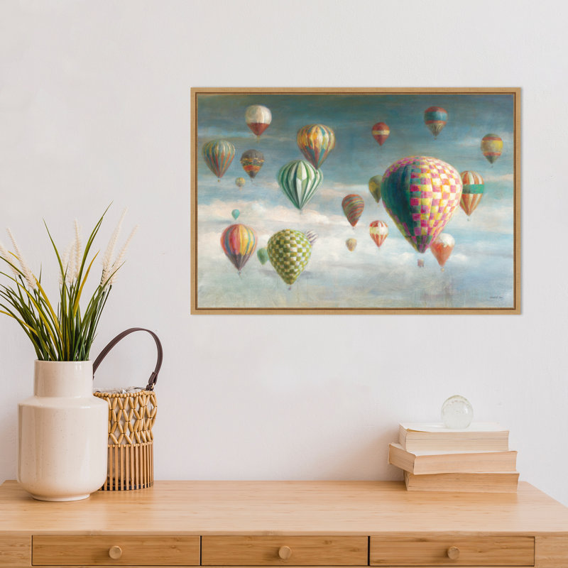 «Hot Air Balloon with Pink Crop» par Danhui Nai, reproduction d'art sur cadre flottant