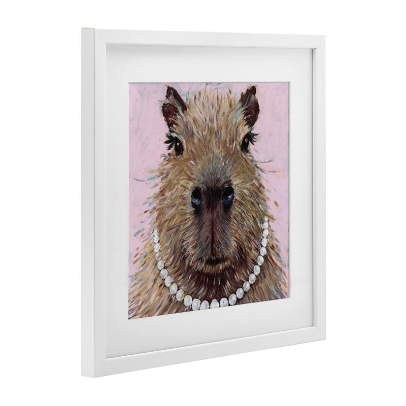 Capybara avec collier de perles, reproduction encadrée sous verre, design par Studio Bautista, H 13 po x l 13 po