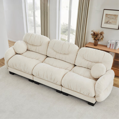 Canapé modulaire confortable en tissu de chenille plissé 3 places avec siège ergonomique en mousse haute densité, accoudoirs arrondis arrondis et 2 coussins décoratifs ronds, beige