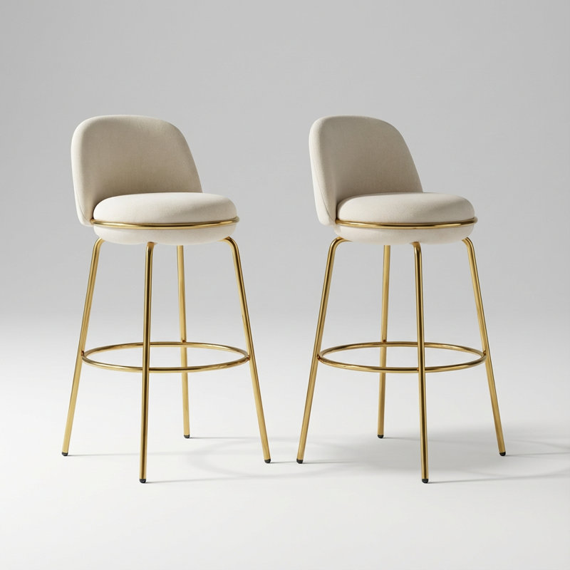 Ensemble de deux tabourets de bar rembourrés en métal avec structure de finition dorée et sièges en tissu beige neutre