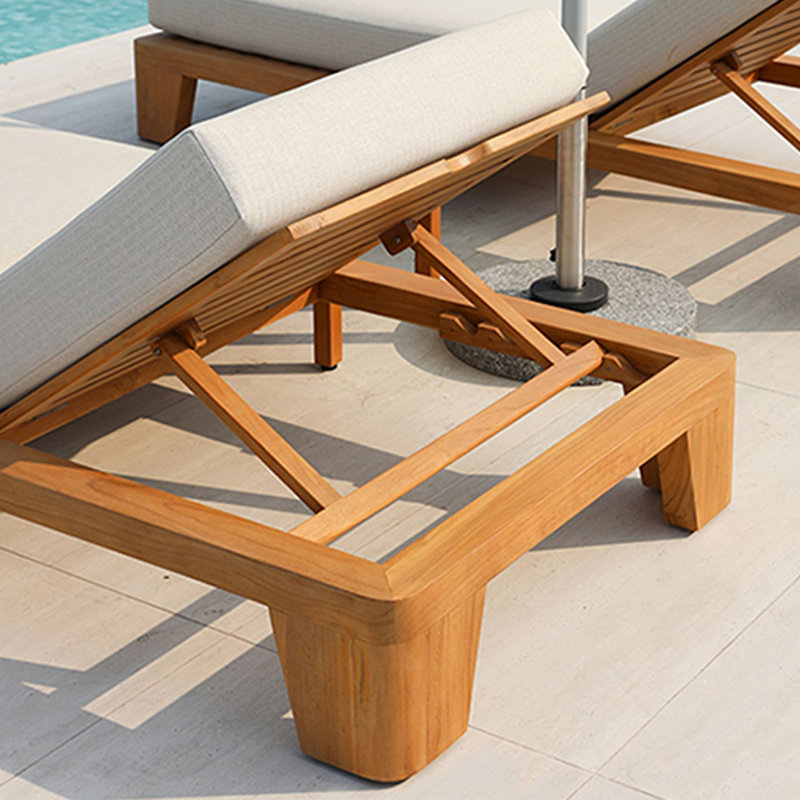 Chaise longue de piscine extérieure