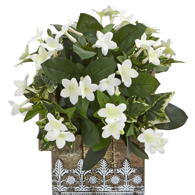 Arrangement de fleurs mélangé artificiel dans un pot de fleurs