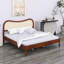 Cadre de lit de style médiéval moderne avec tête de lit courbée en rotin de style scandinave bohémien-133665375