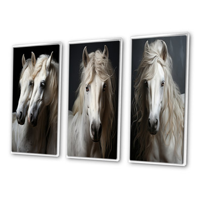 «White Horse Whispering Whinnies», 3 pièces sur toile