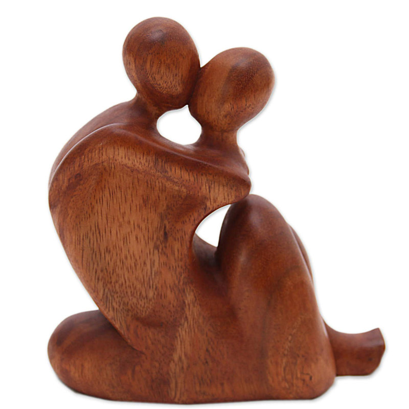 Figurine en bois act of love Berberia