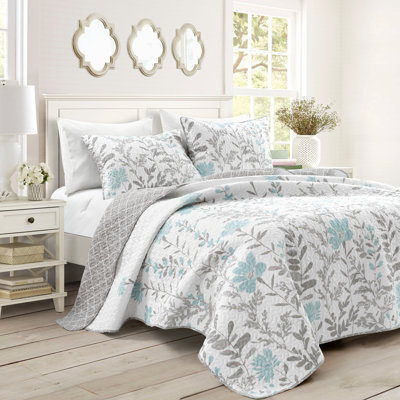 Aprile Microfiber Reversible Traditional 3 Piece Quilt Set