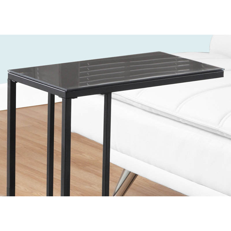 Table d'appoint en verre trempé noir de style contemporain avec base en métal, complétant n'importe quel look intérieur