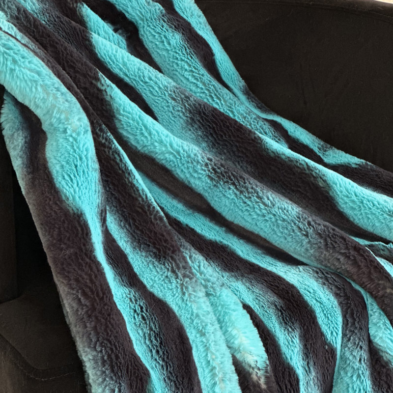 Couverture en fausse fourrure Wild Ocean, L 36 po x L 60 po