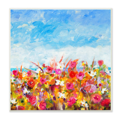 «Bold Summer Blooming Flower Field Under Cloudy Sky» par Jill Martin